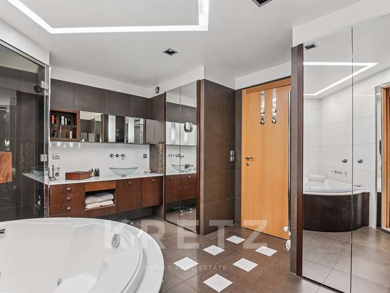 House Neuilly-sur-Seine - 5 bedrooms - 520m²