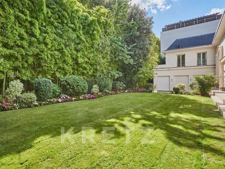 House Neuilly-sur-Seine - 5 bedrooms - 520m²