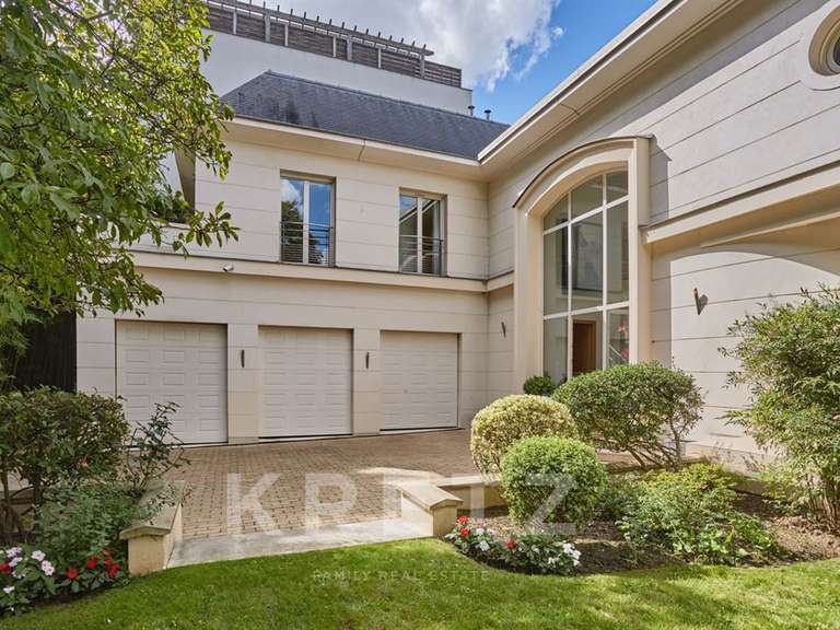 House Neuilly-sur-Seine - 5 bedrooms - 520m²