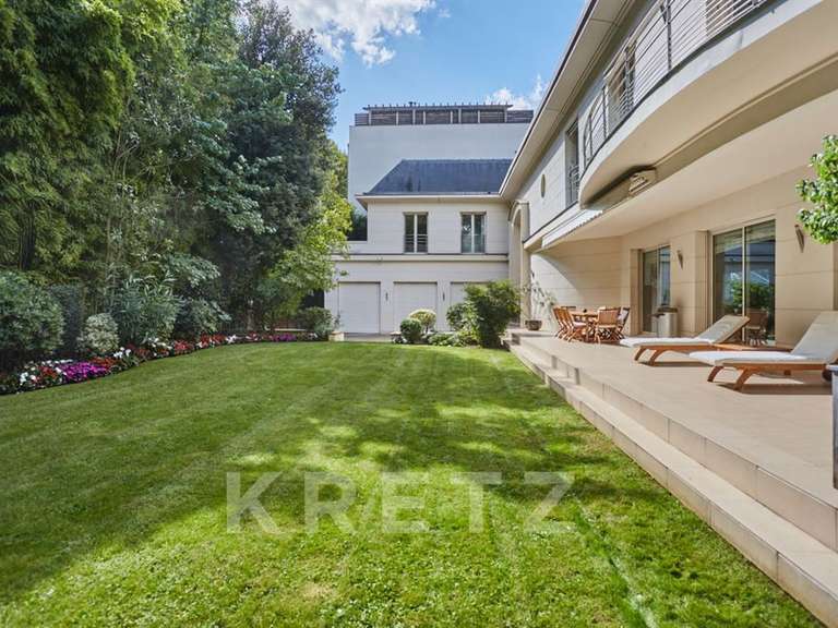 House Neuilly-sur-Seine - 5 bedrooms - 520m²