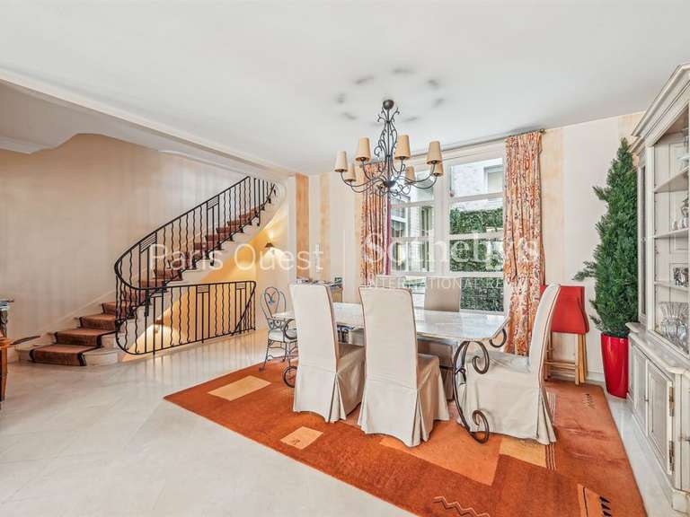 House Neuilly-sur-Seine - 4 bedrooms - 300m²