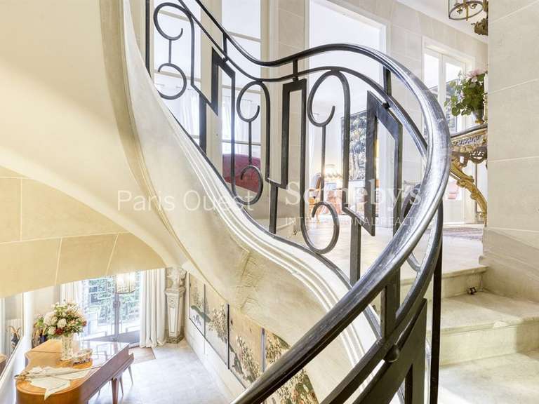 Maison Neuilly-sur-Seine - 4 chambres - 392m²