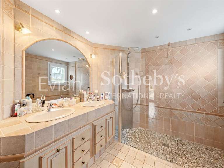 House Neuvecelle - 4 bedrooms - 189m²