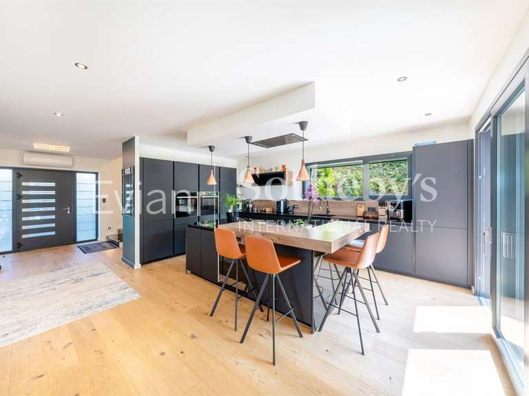 House Neuvecelle - 4 bedrooms - 270m²