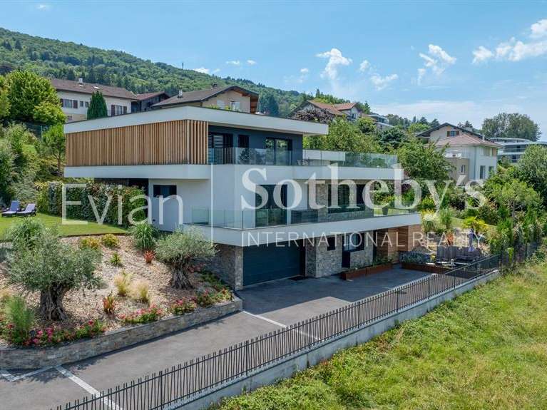 House Neuvecelle - 4 bedrooms - 270m²