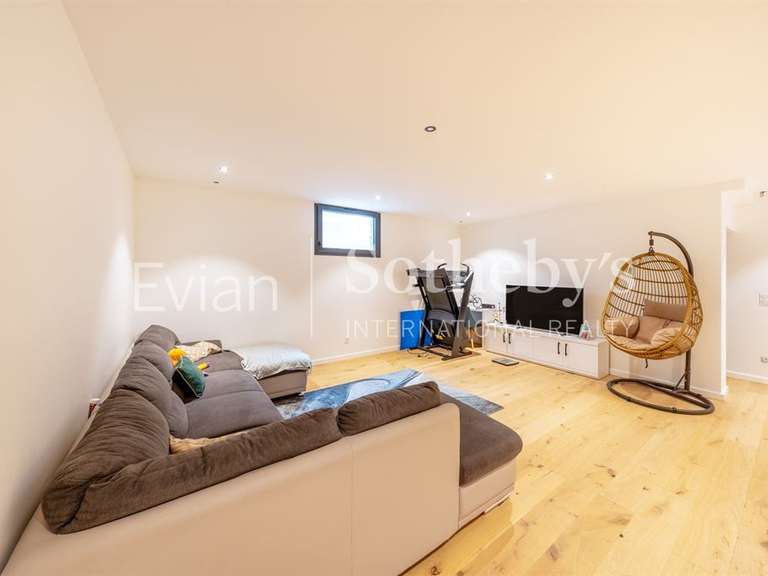 House Neuvecelle - 4 bedrooms - 270m²