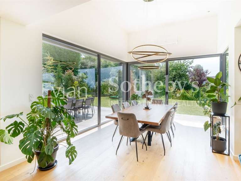 House Neuvecelle - 4 bedrooms - 270m²