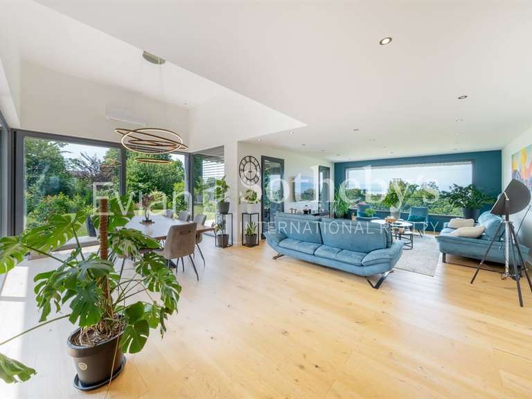 House Neuvecelle - 4 bedrooms - 270m²