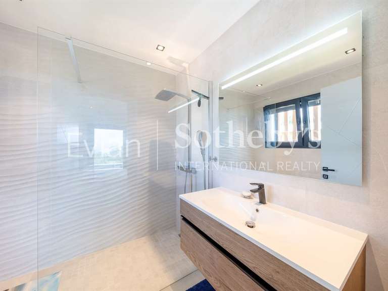 House Neuvecelle - 4 bedrooms - 270m²