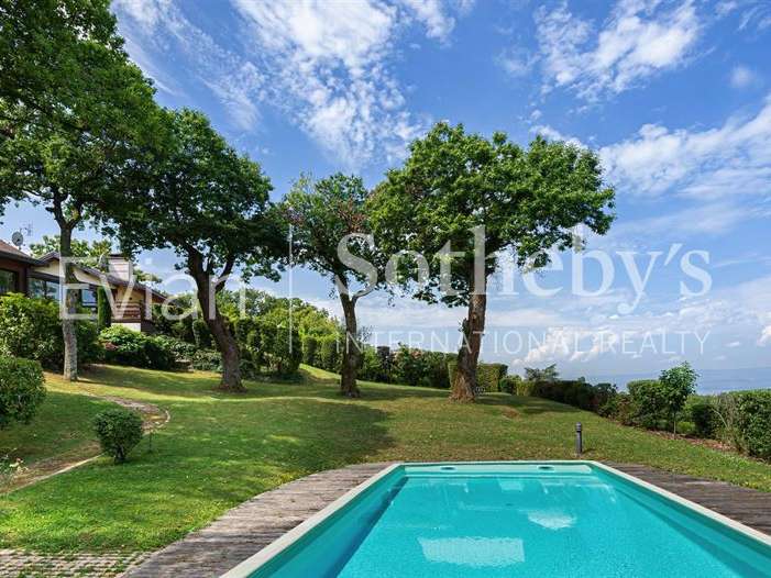 House Neuvecelle - 4 bedrooms - 288m²