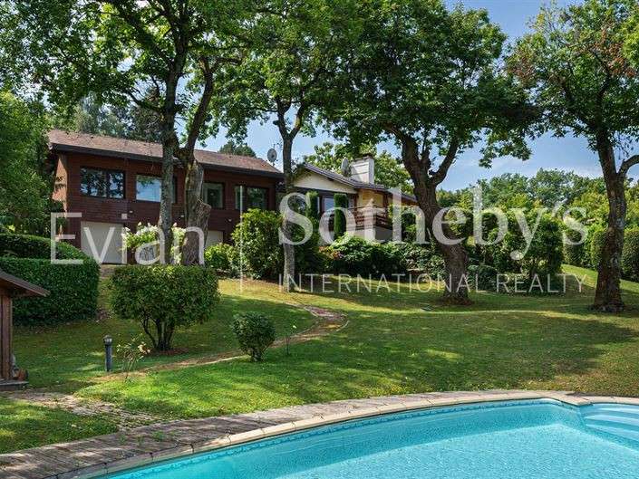 House Neuvecelle - 4 bedrooms - 288m²