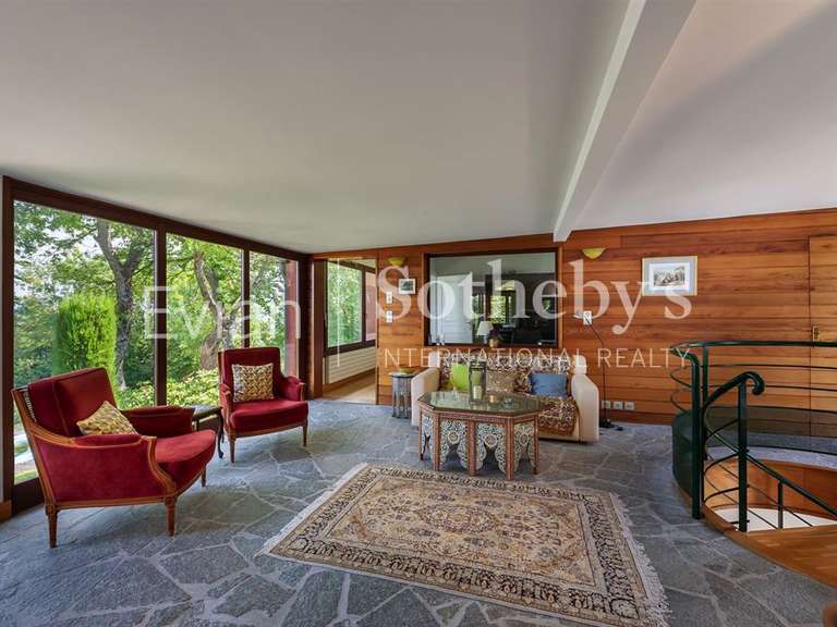 House Neuvecelle - 4 bedrooms - 288m²