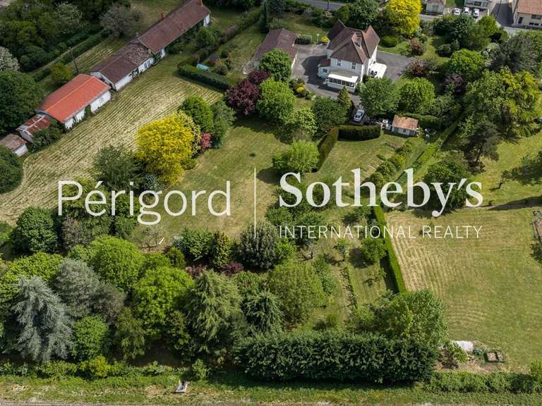 Maison Neuvic - 6 chambres - 268m²