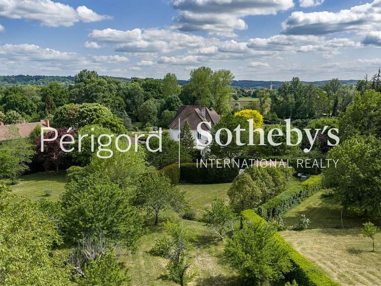 Maison Neuvic - 6 chambres - 268m²