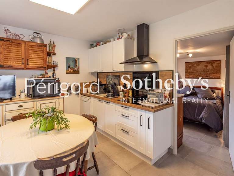 Maison Neuvic - 6 chambres - 268m²