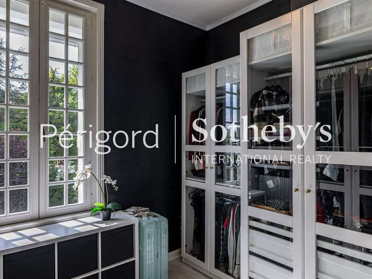 Maison Neuvic - 6 chambres - 268m²