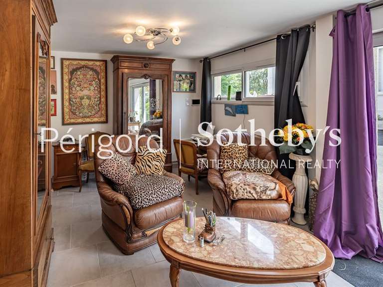 Maison Neuvic - 6 chambres - 268m²