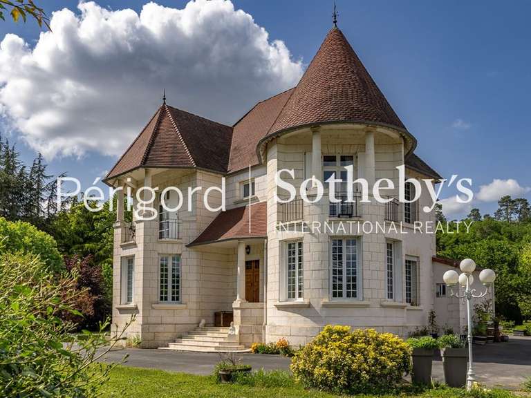 Maison Neuvic - 6 chambres - 268m²