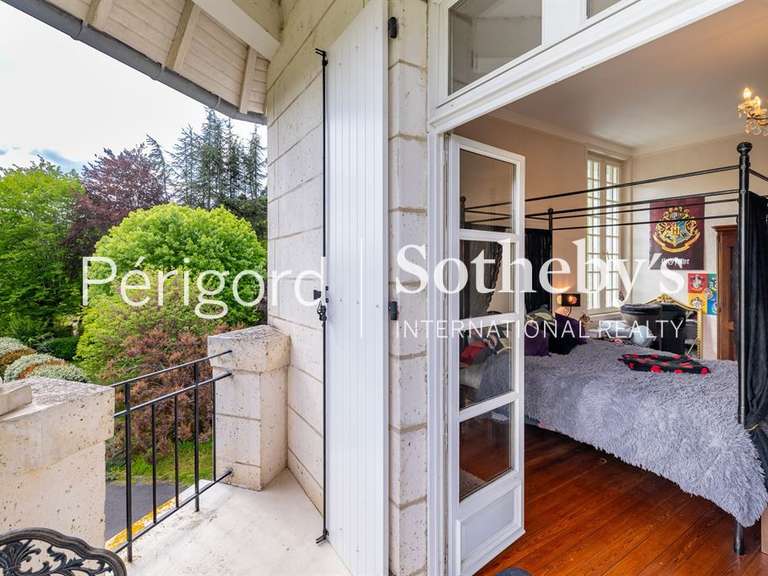 Maison Neuvic - 6 chambres - 268m²