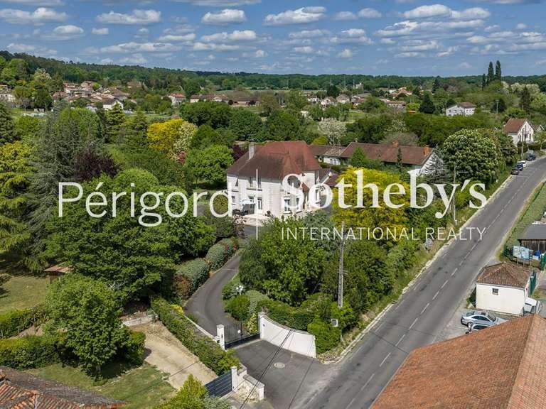 Maison Neuvic - 6 chambres - 268m²