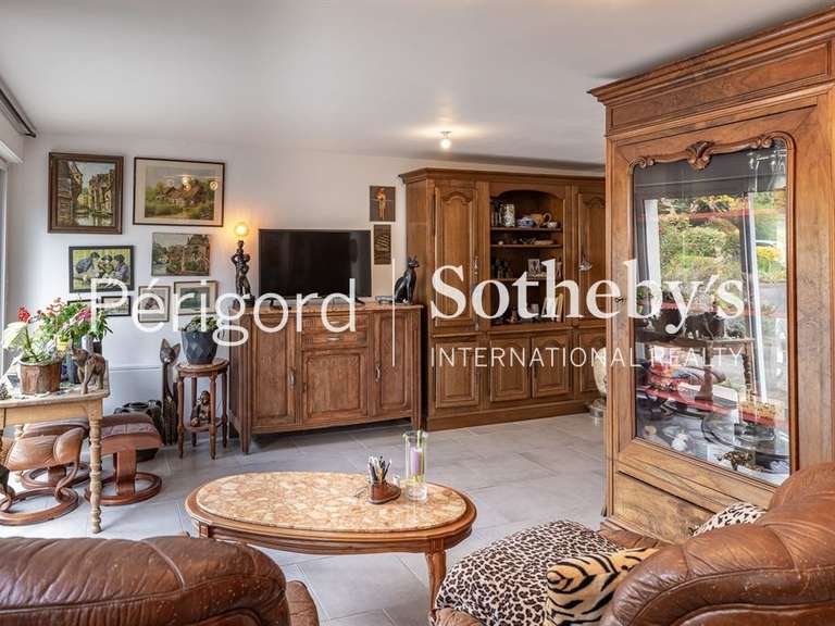 Maison Neuvic - 6 chambres - 268m²