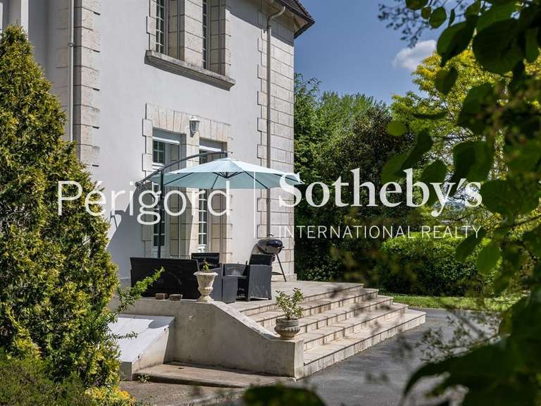 Maison Neuvic - 6 chambres - 268m²