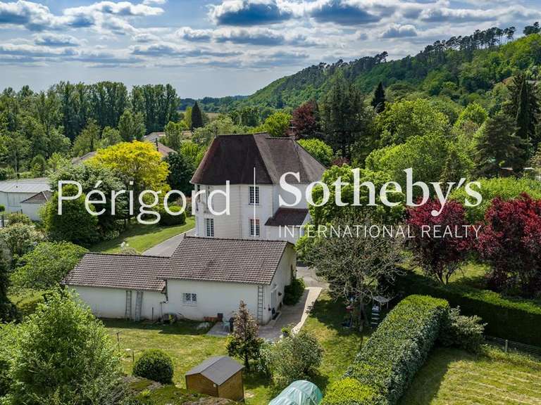 Maison Neuvic - 6 chambres - 268m²