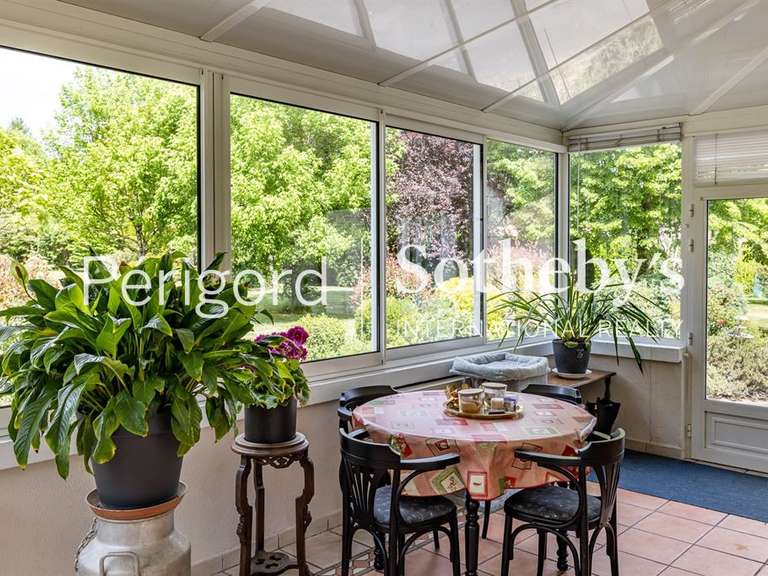 Maison Neuvic - 6 chambres - 268m²