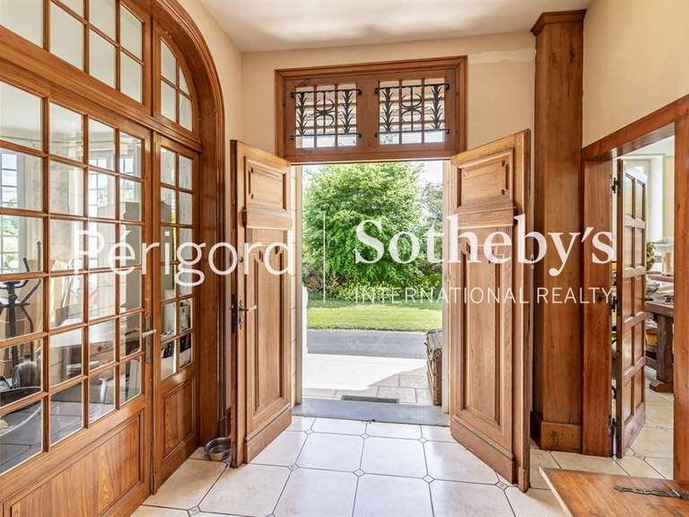 Maison Neuvic - 6 chambres - 268m²