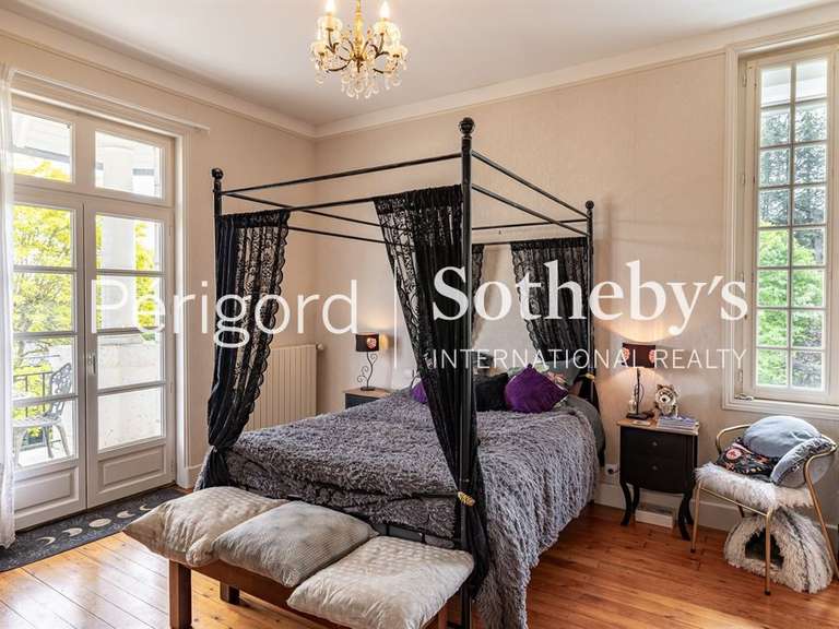 Maison Neuvic - 6 chambres - 268m²