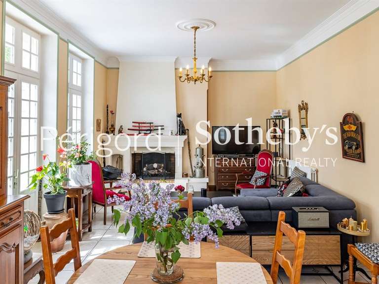 Maison Neuvic - 6 chambres - 268m²