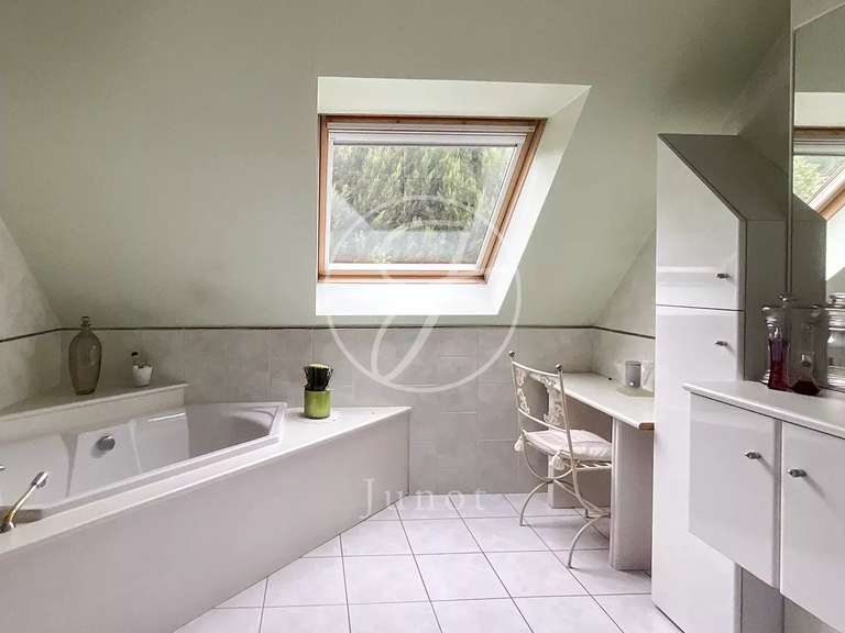 Maison Neuville-en-Ferrain - 4 chambres - 246m²