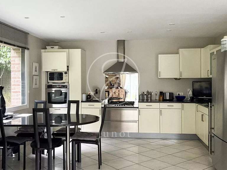 Maison Neuville-en-Ferrain - 4 chambres - 246m²