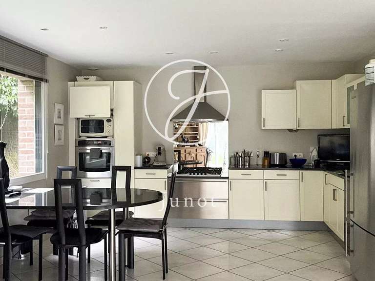 House Neuville-en-Ferrain - 4 bedrooms - 246m²