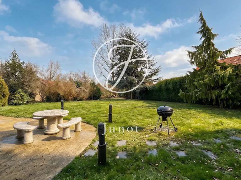 House Neuville-en-Ferrain - 4 bedrooms - 246m²