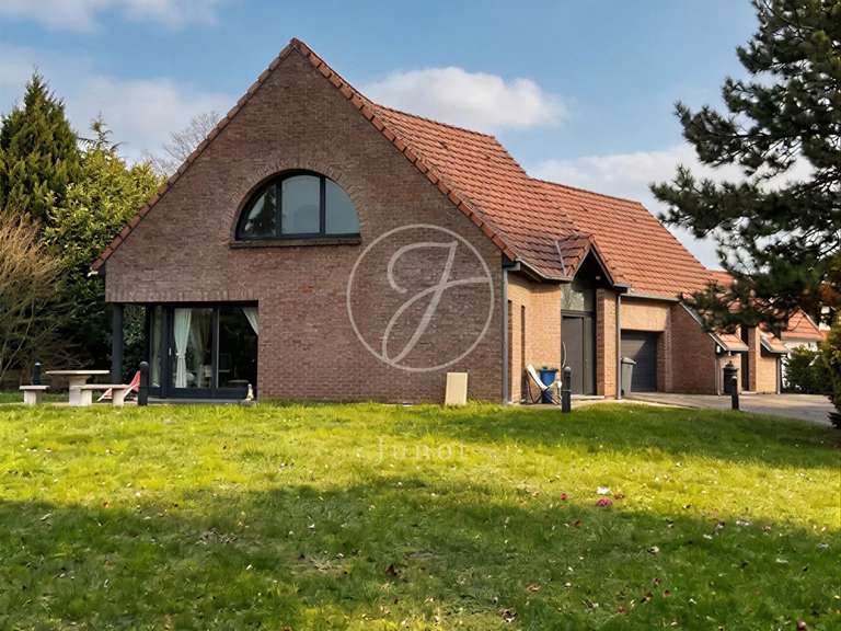 Maison Neuville-en-Ferrain - 4 chambres - 246m²