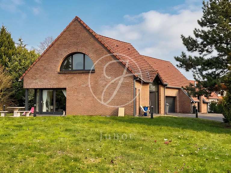 Maison Neuville-en-Ferrain - 4 chambres - 246m²