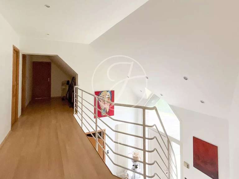 Maison Neuville-en-Ferrain - 4 chambres - 246m²