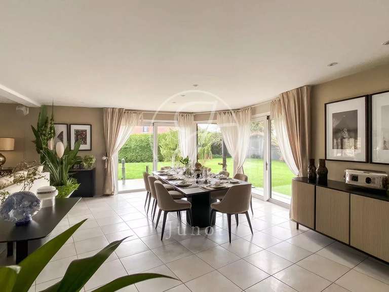 Maison Neuville-en-Ferrain - 4 chambres - 246m²