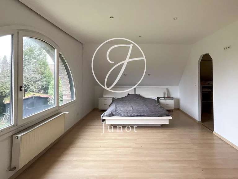 House Neuville-en-Ferrain - 4 bedrooms - 246m²