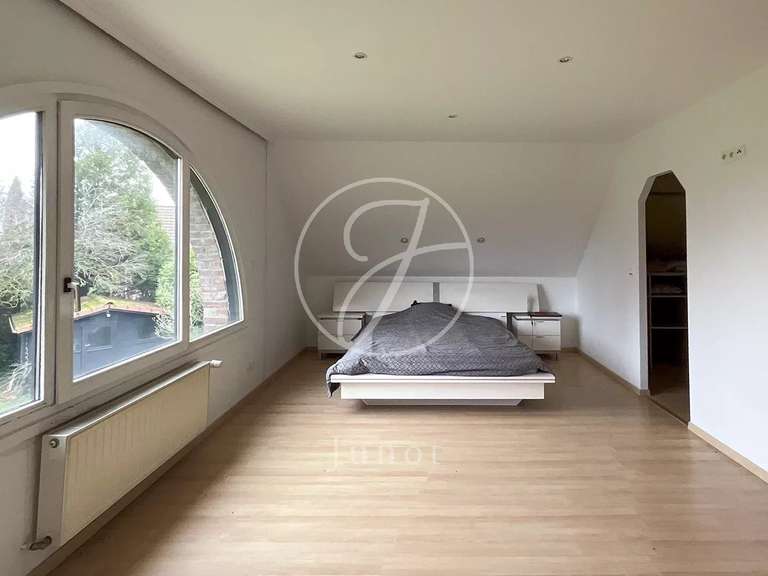 Maison Neuville-en-Ferrain - 4 chambres - 246m²