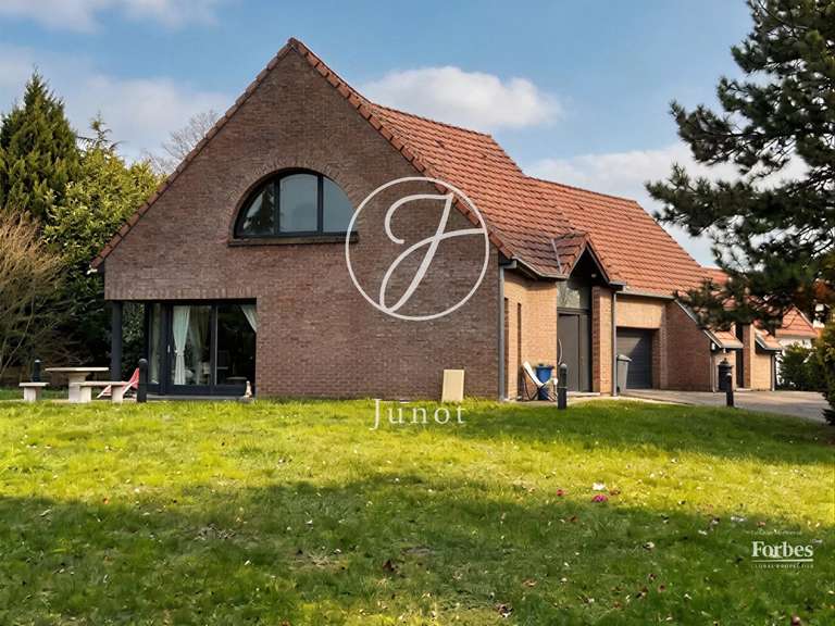 House Neuville-en-Ferrain - 4 bedrooms - 246m²