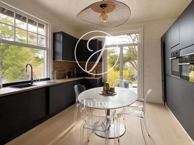 House Neuville-en-Ferrain - 5 bedrooms - 355m²