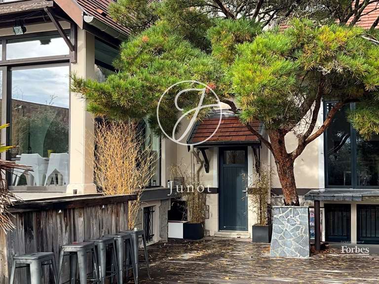 Maison Neuville-en-Ferrain - 5 chambres - 355m²