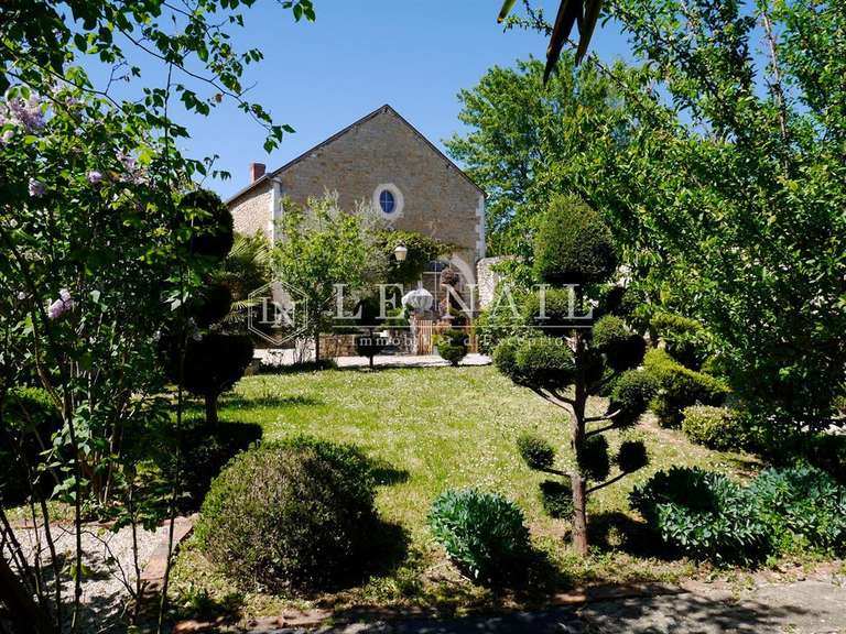 Maison Neuvy-Saint-Sépulchre - 3 chambres - 335m²