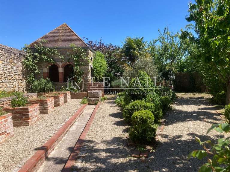 Maison Neuvy-Saint-Sépulchre - 3 chambres - 335m²