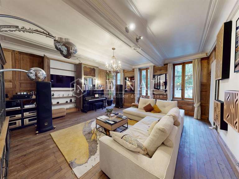 Maison Neuvy-Saint-Sépulchre - 3 chambres - 335m²