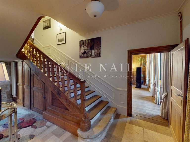 Maison Neuvy-Saint-Sépulchre - 3 chambres - 335m²