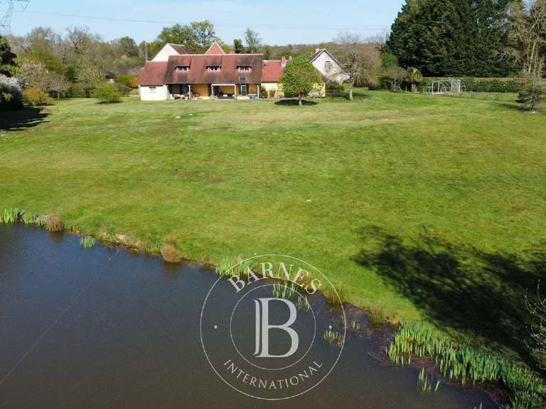 Propriété Neuvy-sur-Barangeon - 4 chambres - 230m²