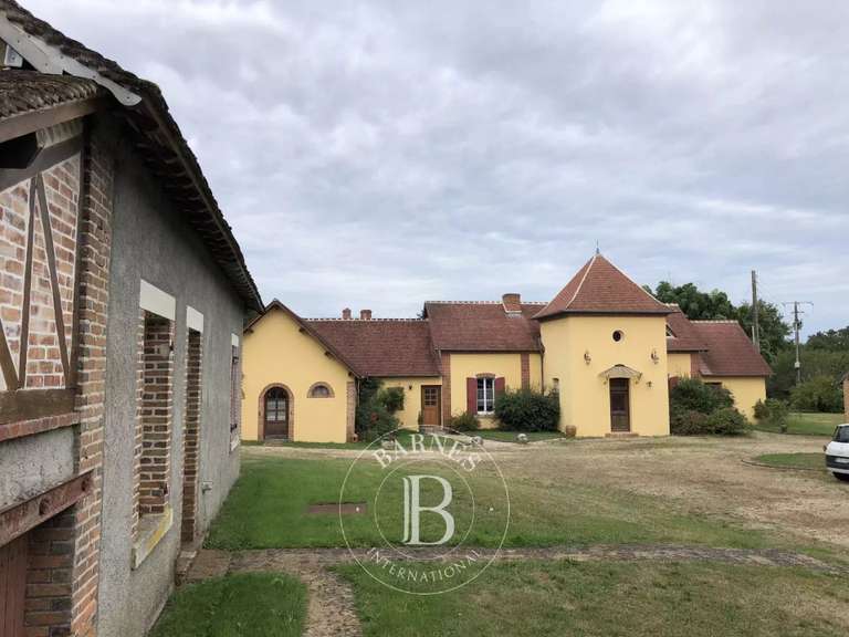 Propriété Neuvy-sur-Barangeon - 4 chambres - 230m²